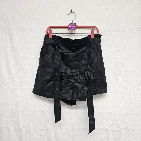 Aeropostale Pants - *NWT* Aeropostale XL black shorts w/ flap to look like skirt‎ (skort)